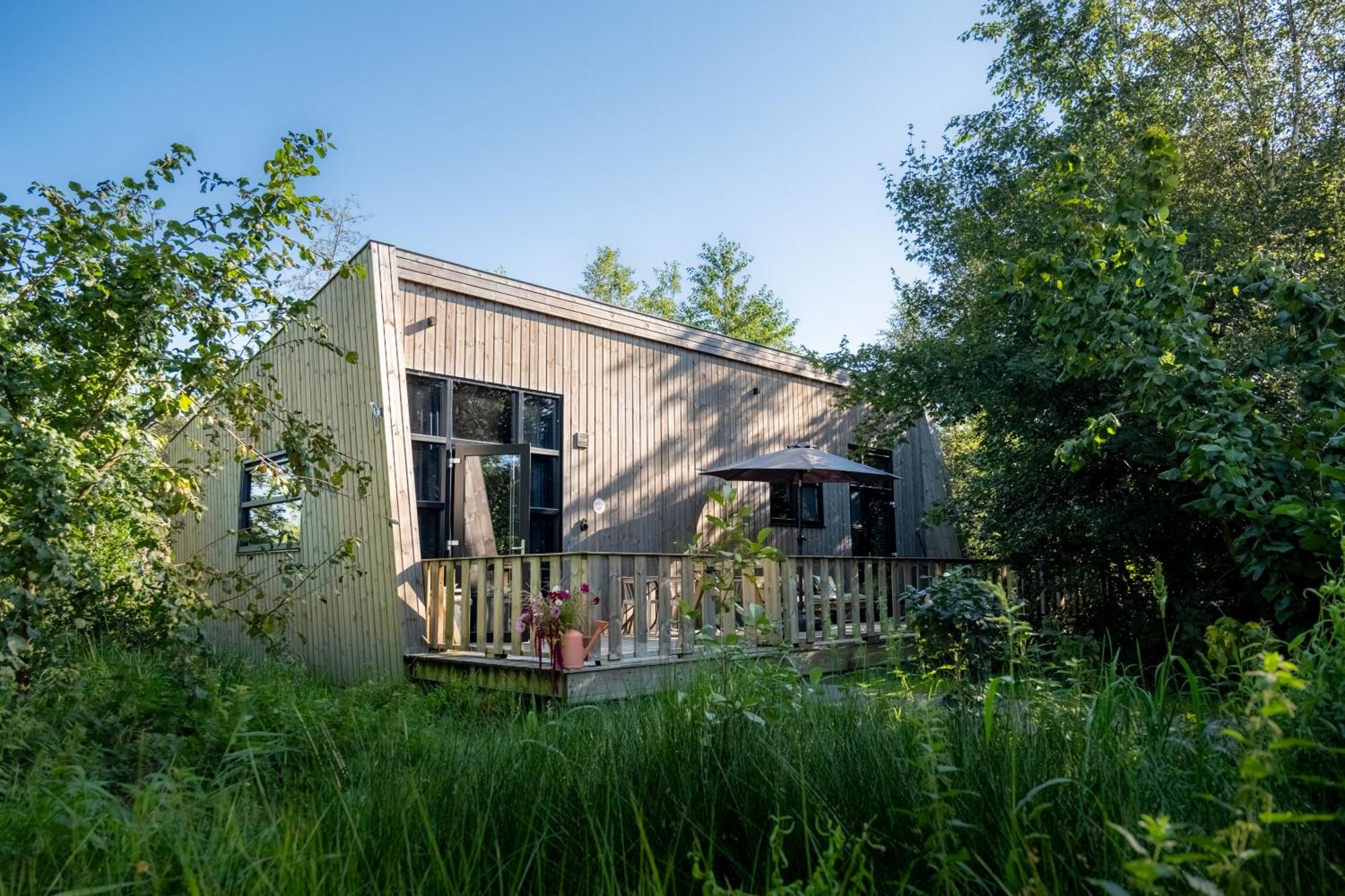 Pean-Buiten Waterlodges Nes  Exterior photo