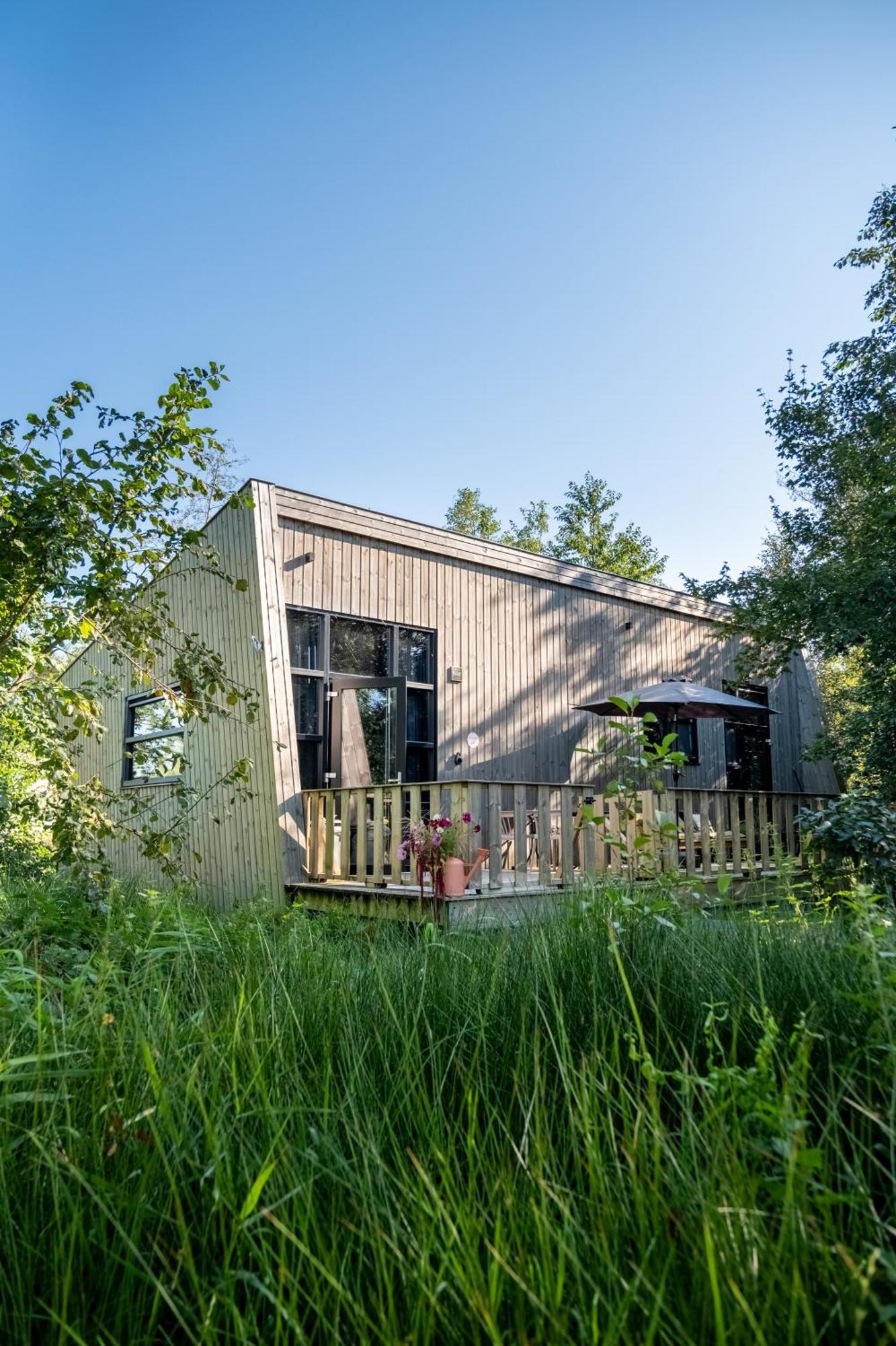 Pean-Buiten Waterlodges Nes  Exterior photo