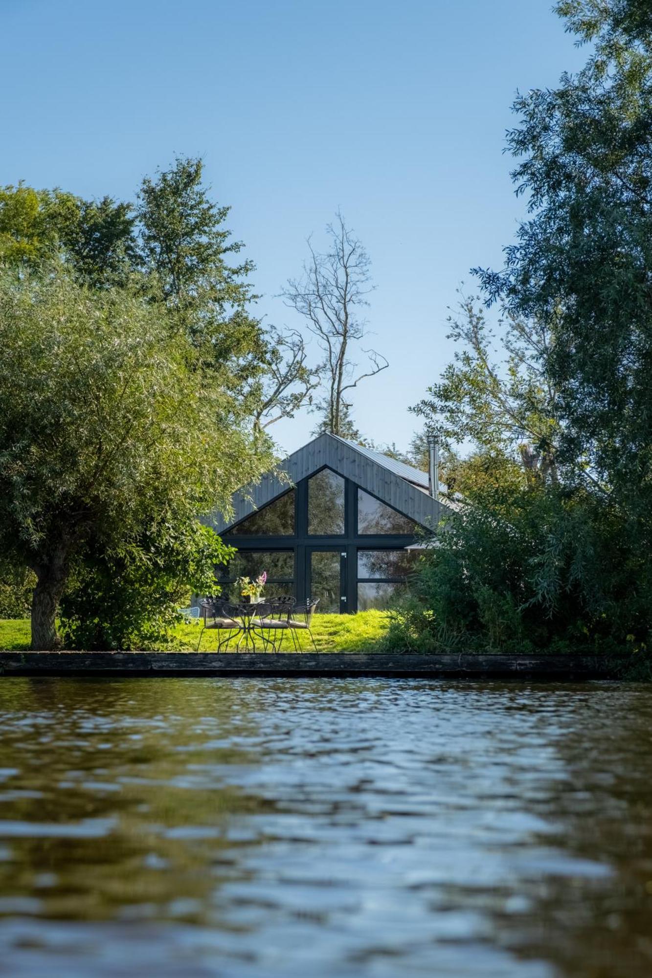 Pean-Buiten Waterlodges Nes  Exterior photo